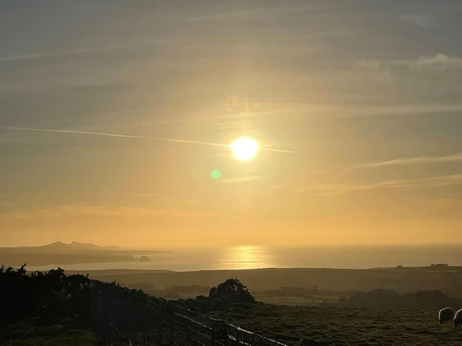 The Hut@Trefechan Wen - Coastal Coziness! Villa Goodwick Exterior foto