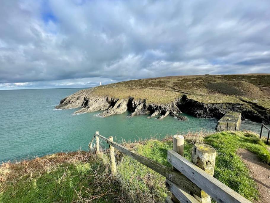 The Hut@Trefechan Wen - Coastal Coziness! Villa Goodwick Exterior foto